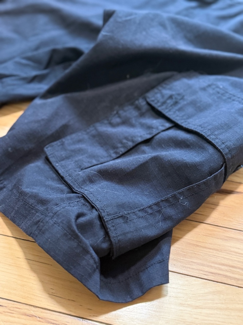 Men's Black Cargo Shorts with Utility Pockets Size 38 - Picture 4 of 7